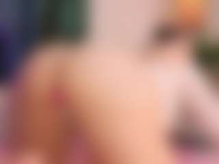 Emilia-Monroee's Live Sex Cam Show