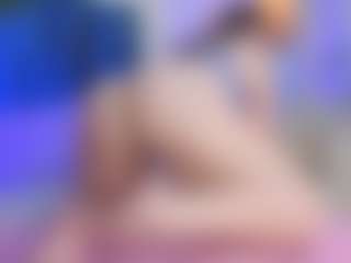 Emilia-Monroee's Live Sex Cam Show