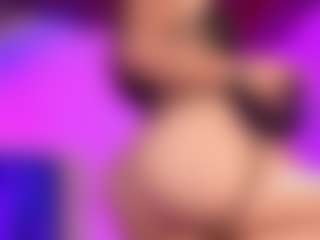 Live cam show with Emilia-Monroee - Joi on hrnylive.com