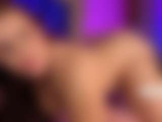 Live cam show with Emilia-Monroee - Petite on xfollow cams