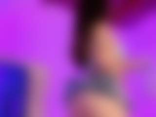 Emilia-Monroee's Live Sex Cam Show