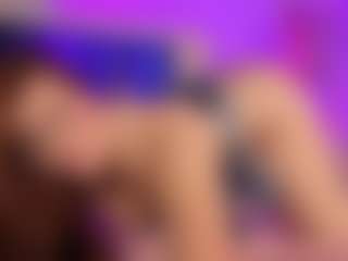 Emilia-Monroee's Live Sex Cam Show