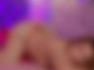 Emilia-Monroee's Live Sex Cam Show