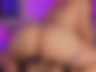 Emilia-Monroee's Live Sex Cam Show