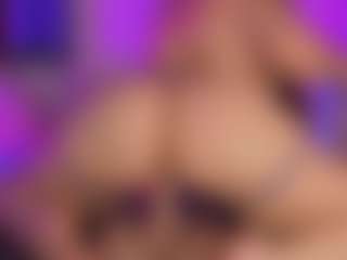 Emilia-Monroee's Live Sex Cam Show