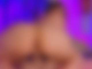 Live cam show with Emilia-Monroee - Twerk Young Adult on CamwithHer