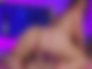 Emilia-Monroee's Live Sex Cam Show