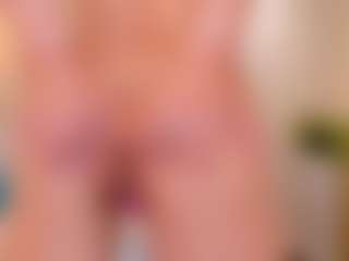Live cam show with LillySandersX - Thin on live18s.com