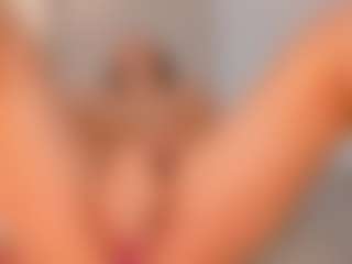Live cam show with LillySandersX - Thin on boobsie.com