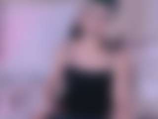 Live cam show with star-doll - Fingers on Camsoda