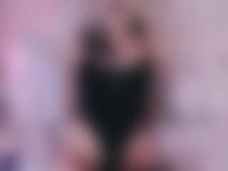 Live cam show with star-doll - Fingers on madthumbs