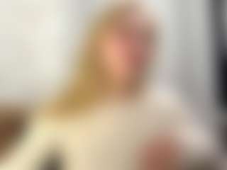 Live cam show with CristalHutchen - Lovense on live18s.com