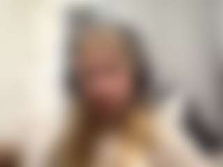 Live cam show with CristalHutchen - Oil on TeamSkeetLive