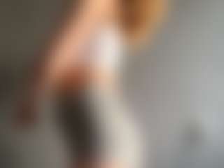 Live cam show with CristalHutchen - Cute on CSO-WL