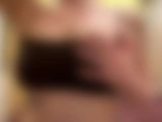 Live cam show with CristalHutchen - Oil on Camming Site