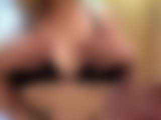 Live cam show with CristalHutchen - Blonde Hair on sexylive.show