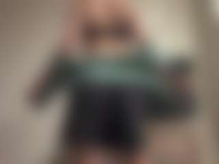 Live cam show with MichaeleHermanson - Hairy Pussy on StripNow