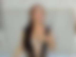 Live cam show with Valery - Petite on livesuperchat.net