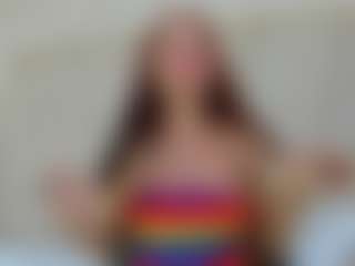 Live cam show with Valery - Brown Hair on thefappeningchat.com