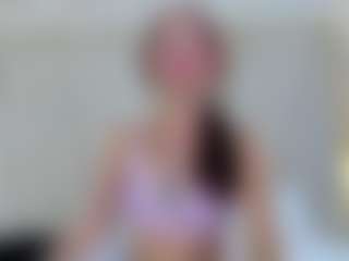Live cam show with Valery - Tease Brown Hair on Hubzter Live