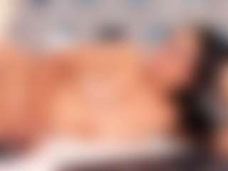 Live cam show with AnnieVanegas - Threesome on sexylive.show