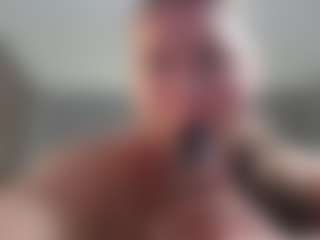 Live cam show with Krispyshot - Green Eyes on xxxlivecams.org