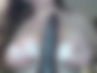 Live cam show with Krispyshot - Green Eyes on Milfs Live
