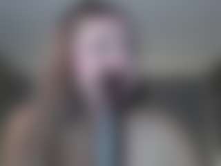 Live cam show with Krispyshot - Green Eyes on live18s.com