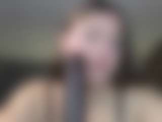 Live cam show with Krispyshot - Green Eyes on liverealitysex.com