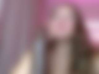 Live cam show with Krispyshot - Green Eyes on chickslive.net