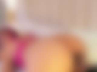 Live cam show with Luna - Red Hair on SpunkLive
