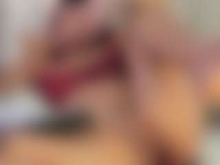 Live cam show with Luna - Thick on TeamSkeetLive