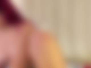 Live cam show with Luna - Thick on liverealitysex.com