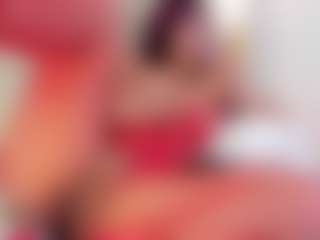 Live cam show with Luna - Thick on SxyPornLive