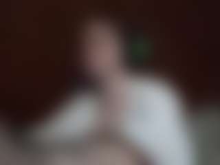 Live cam show with MegganPeare - Gray Eyes on Uber Horny