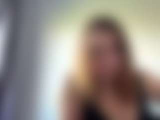 Live cam show with Mary - Middle Aged on StripNow