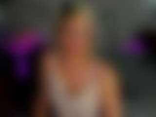 Live cam show with Betty-Brock - Shaved on Camsoda