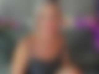 Live cam show with Betty-Brock - Slender on Strip Flash - Live Sex Shows
