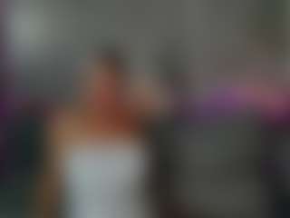 Live cam show with Betty-Brock - Athletic MILF on Uber Horny