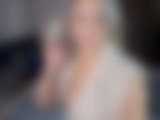 Live cam show with Betty-Brock - Striptease MILF on Camiplay Live