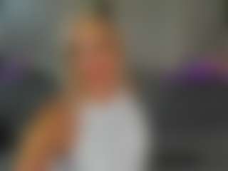 Live cam show with Betty-Brock - Full Nudity on TeamSkeetLive
