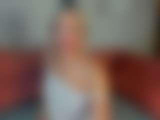 Live cam show with Betty-Brock - Athletic on Chatstar