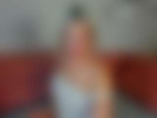 Live cam show with Betty-Brock - Middle Aged on Camsoda