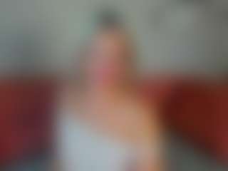 Betty-Brock MILF webcam performer live streaming