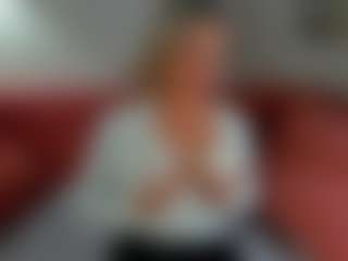 Live cam show with Betty-Brock - Athletic Middle Aged on crypto-cams