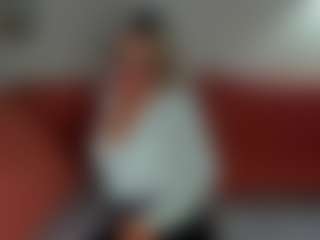 Betty-Brock MILF webcam performer live streaming