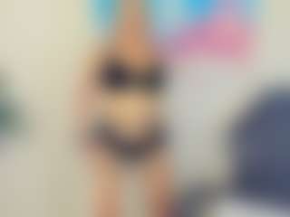 Live cam show with Betty-Brock - Slender on sexylive.show