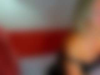 Live cam show with Betty-Brock - Athletic MILF on Hubzter Live