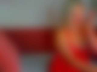Live cam show with Betty-Brock - Gamer Mature on googirlz