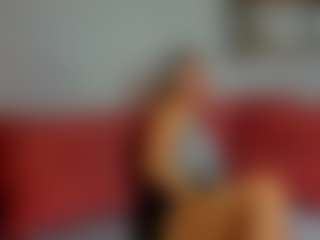 Live cam show with Betty-Brock - Ride Torso on madthumbs
